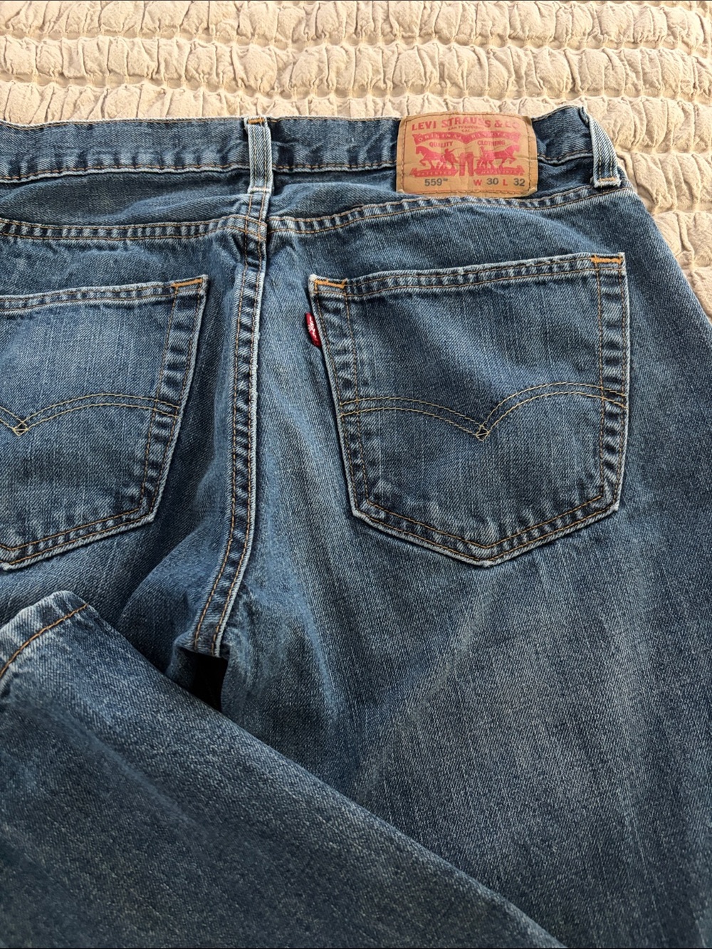 Levi's Relaxed Fit Men's Jeans in Medium Blue Denim